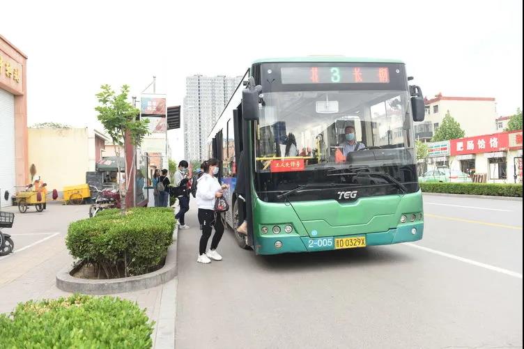 长治公交车亮身份提升服务有实招